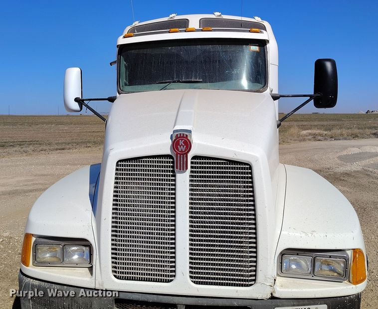 image for item DV6661 2007 Kenworth  T600 semi truck