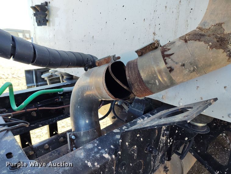 image for item DV6661 2007 Kenworth  T600 semi truck