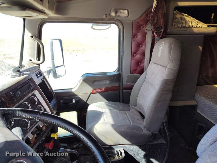 image for item DV6661 2007 Kenworth  T600 semi truck