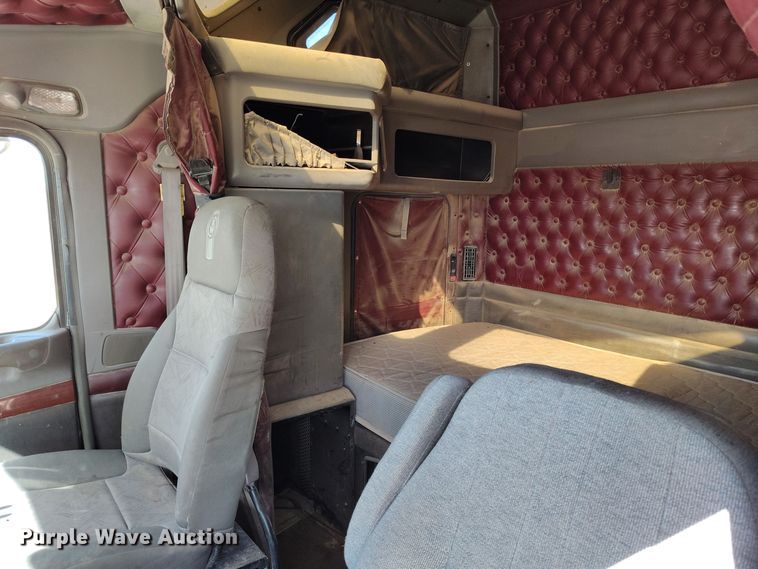 image for item DV6661 2007 Kenworth  T600 semi truck