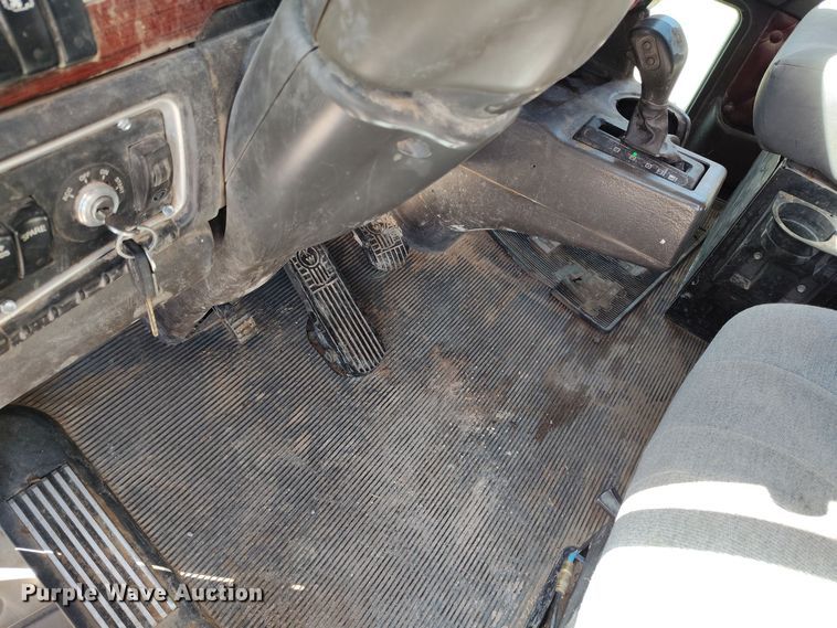 image for item DV6661 2007 Kenworth  T600 semi truck