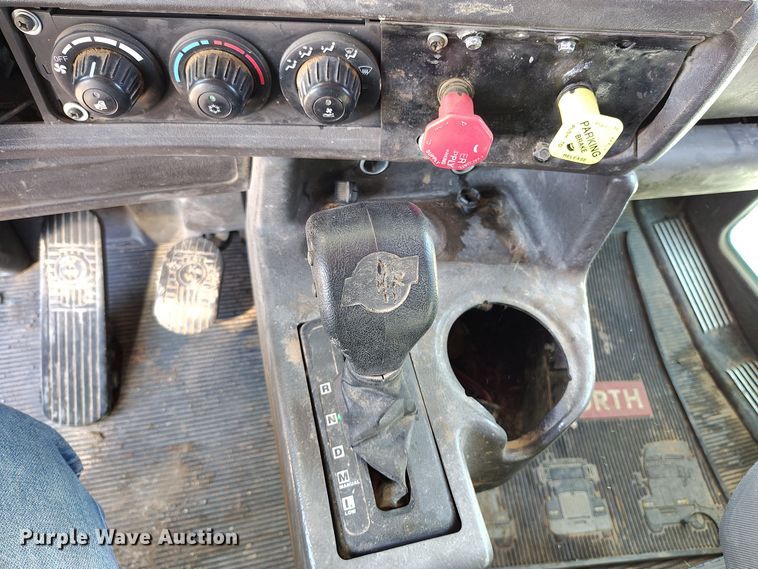 image for item DV6661 2007 Kenworth  T600 semi truck