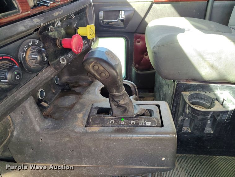 image for item DV6661 2007 Kenworth  T600 semi truck