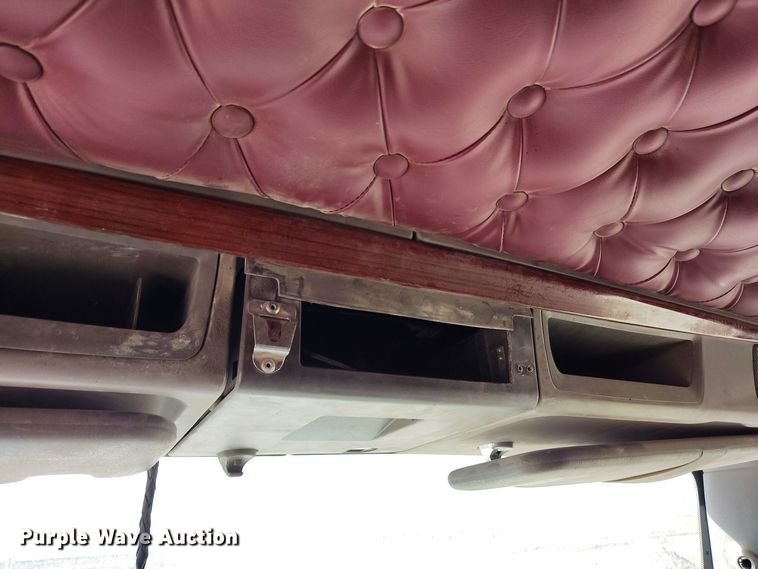 image for item DV6661 2007 Kenworth  T600 semi truck