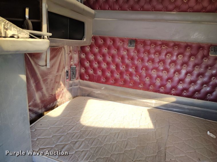 image for item DV6661 2007 Kenworth  T600 semi truck