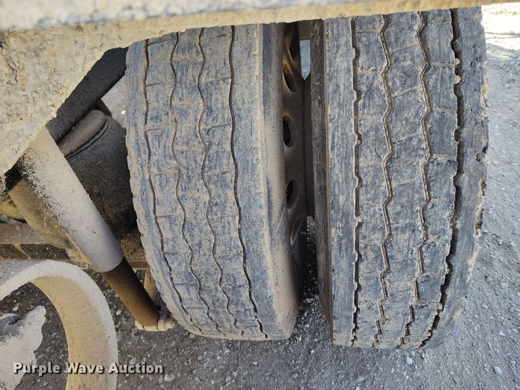 image for item DV6661 2007 Kenworth  T600 semi truck