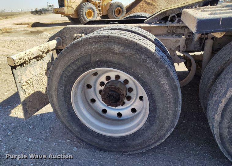 image for item DV6661 2007 Kenworth  T600 semi truck