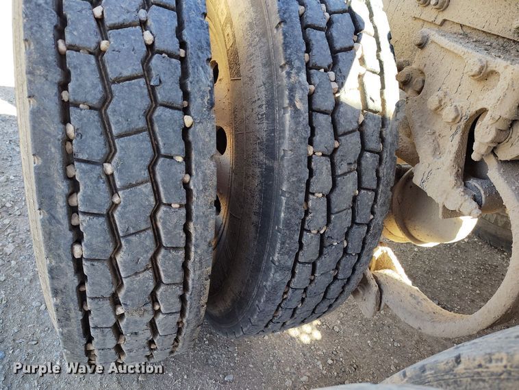 image for item DV6661 2007 Kenworth  T600 semi truck