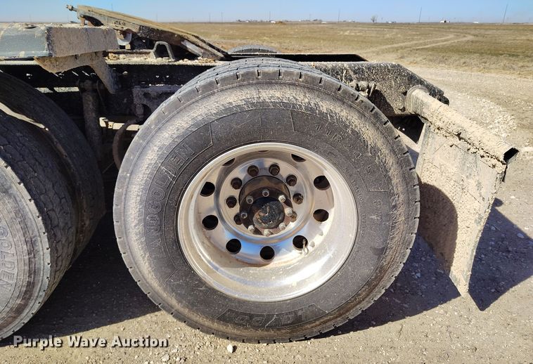 image for item DV6661 2007 Kenworth  T600 semi truck