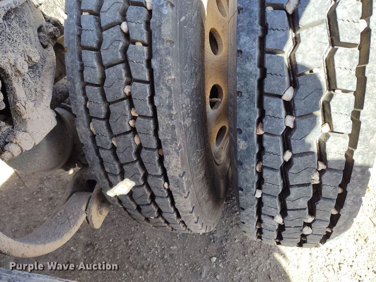 image for item DV6661 2007 Kenworth  T600 semi truck