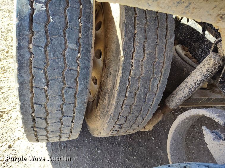 image for item DV6661 2007 Kenworth  T600 semi truck