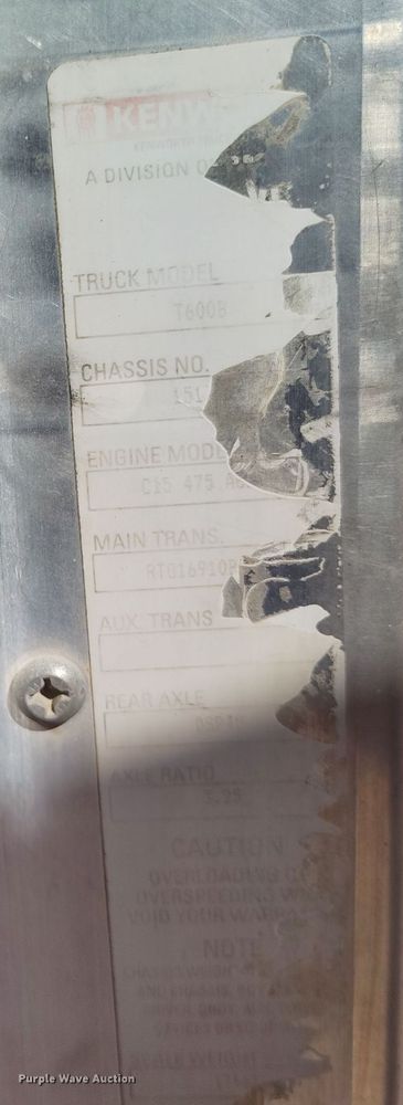 image for item DV6661 2007 Kenworth  T600 semi truck