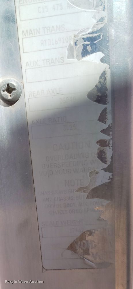 image for item DV6661 2007 Kenworth  T600 semi truck