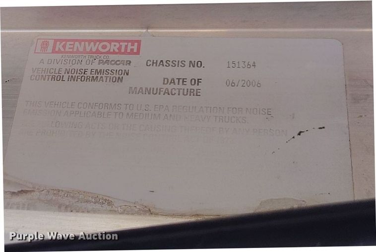 image for item DV6661 2007 Kenworth  T600 semi truck