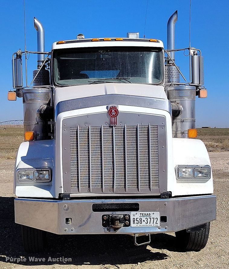 image for item DV6662 2017 Kenworth  semi truck