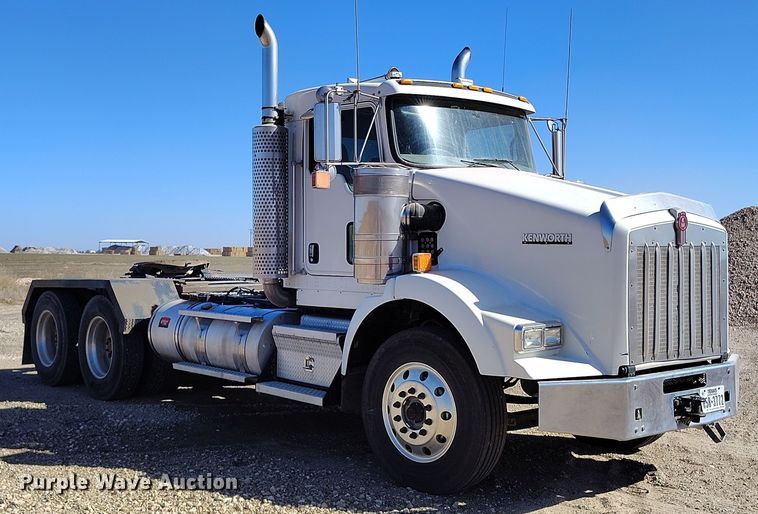 image for item DV6662 2017 Kenworth  semi truck