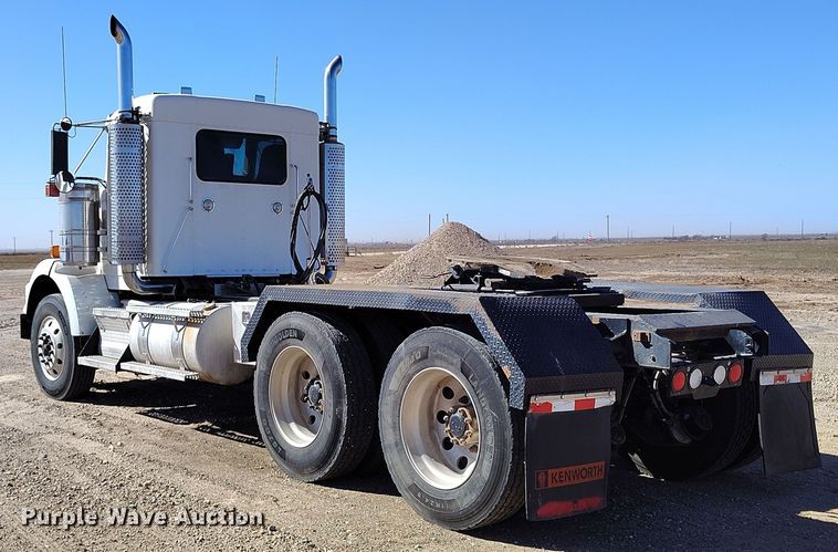 image for item DV6662 2017 Kenworth  semi truck