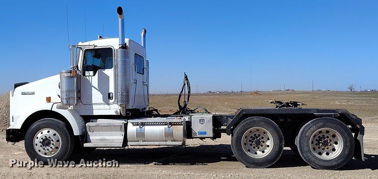 image for item DV6662 2017 Kenworth  semi truck