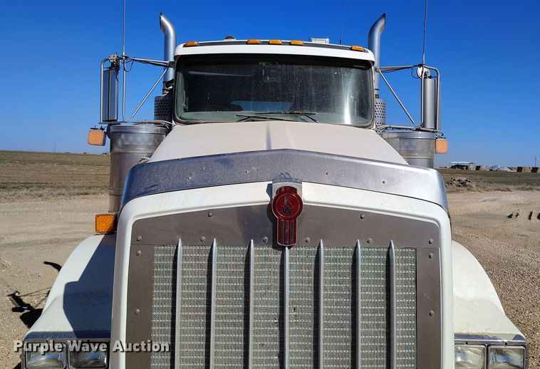 image for item DV6662 2017 Kenworth  semi truck