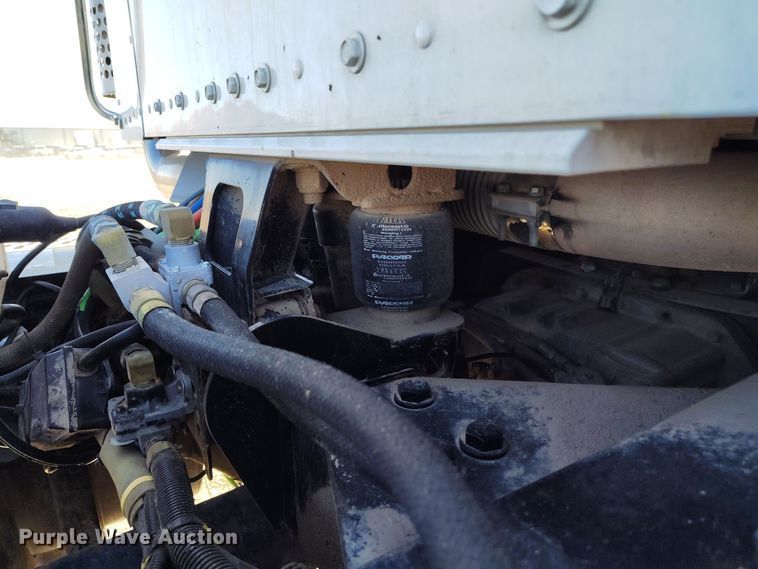 image for item DV6662 2017 Kenworth  semi truck