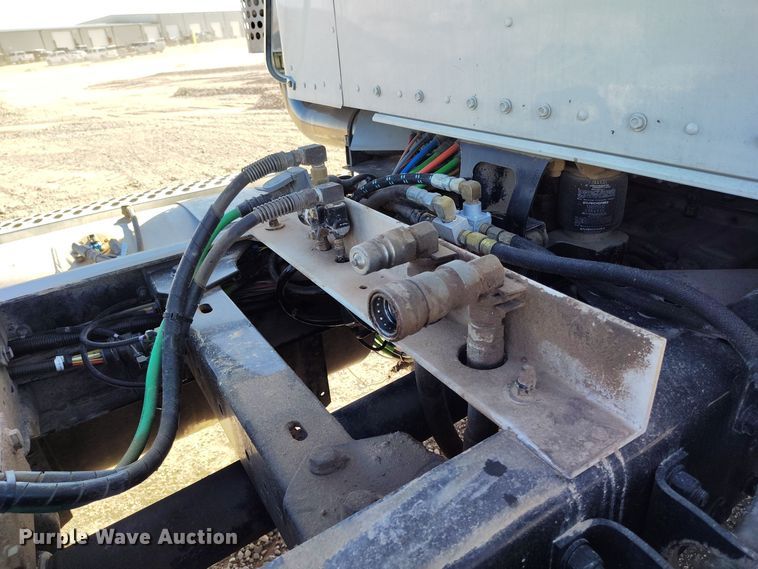 image for item DV6662 2017 Kenworth  semi truck