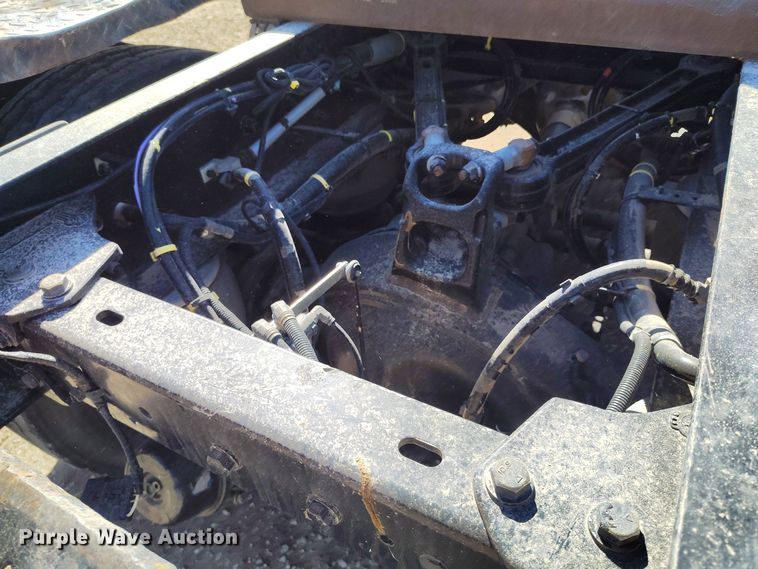 image for item DV6662 2017 Kenworth  semi truck