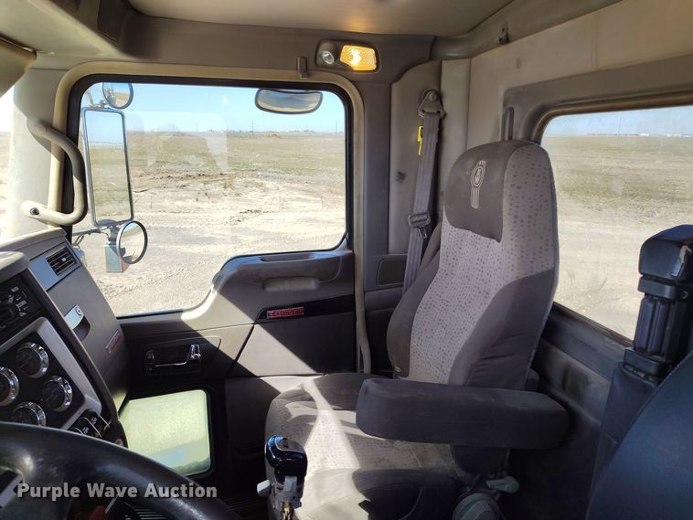 image for item DV6662 2017 Kenworth  semi truck