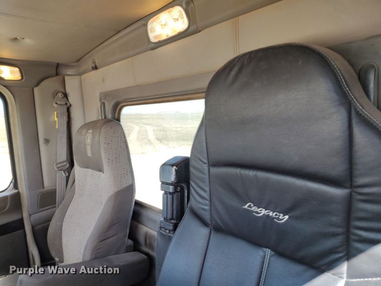 image for item DV6662 2017 Kenworth  semi truck