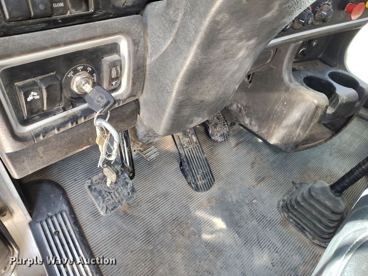 image for item DV6662 2017 Kenworth  semi truck