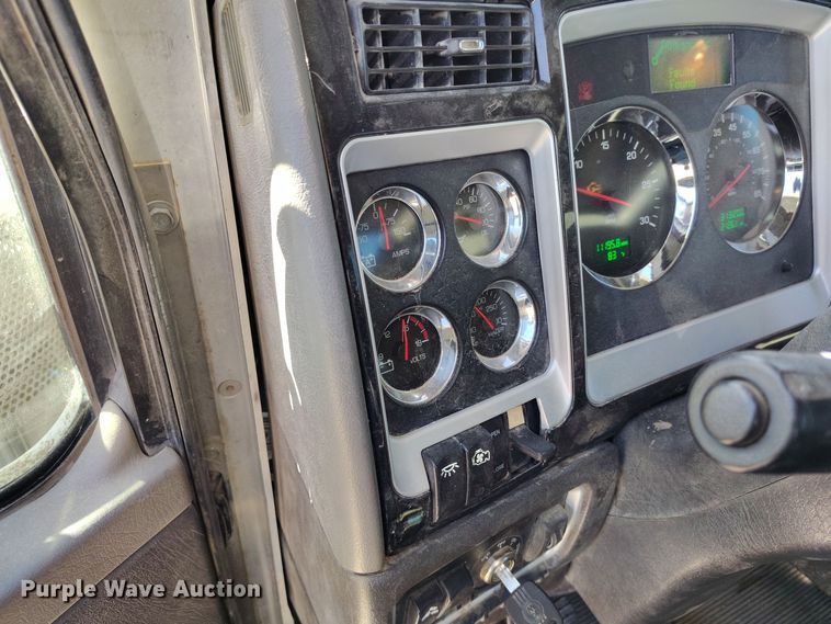 image for item DV6662 2017 Kenworth  semi truck