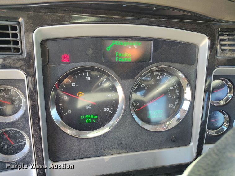 image for item DV6662 2017 Kenworth  semi truck