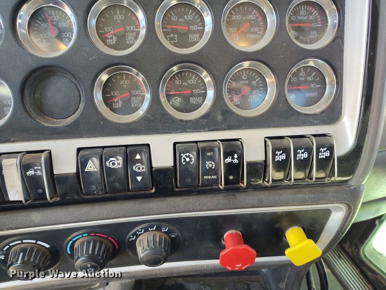 image for item DV6662 2017 Kenworth  semi truck