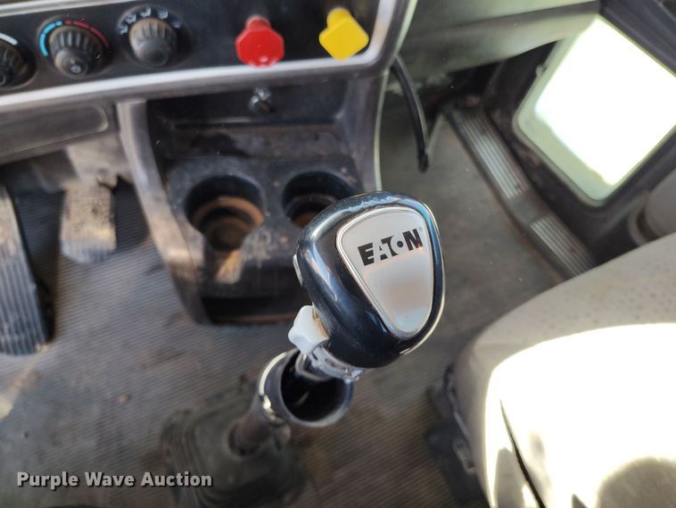 image for item DV6662 2017 Kenworth  semi truck