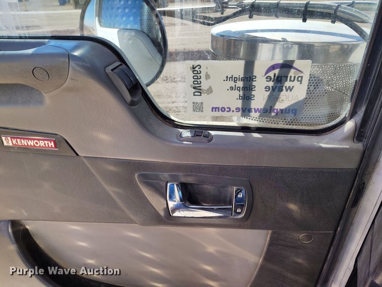 image for item DV6662 2017 Kenworth  semi truck