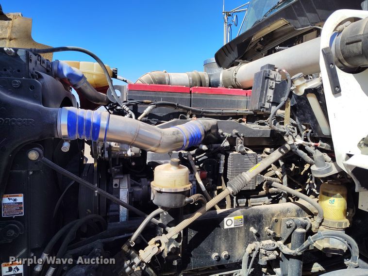 image for item DV6662 2017 Kenworth  semi truck