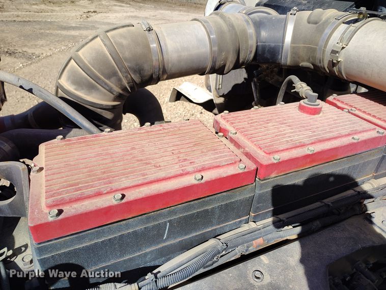 image for item DV6662 2017 Kenworth  semi truck