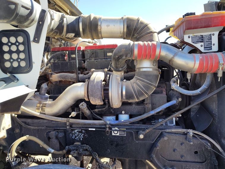 image for item DV6662 2017 Kenworth  semi truck