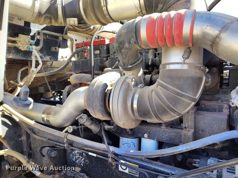 image for item DV6662 2017 Kenworth  semi truck