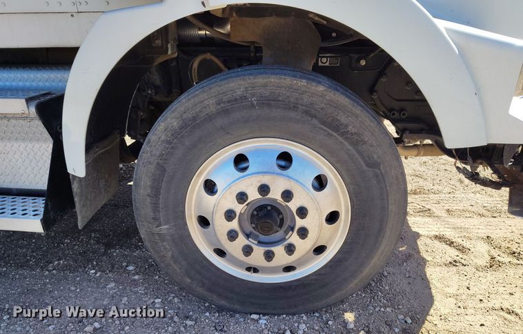 image for item DV6662 2017 Kenworth  semi truck