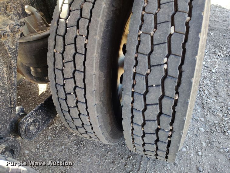 image for item DV6662 2017 Kenworth  semi truck