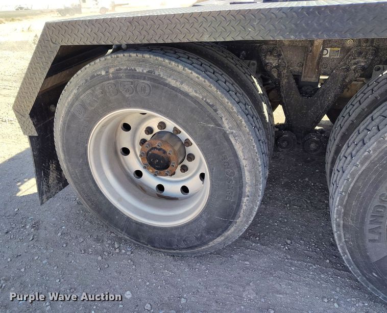 image for item DV6662 2017 Kenworth  semi truck