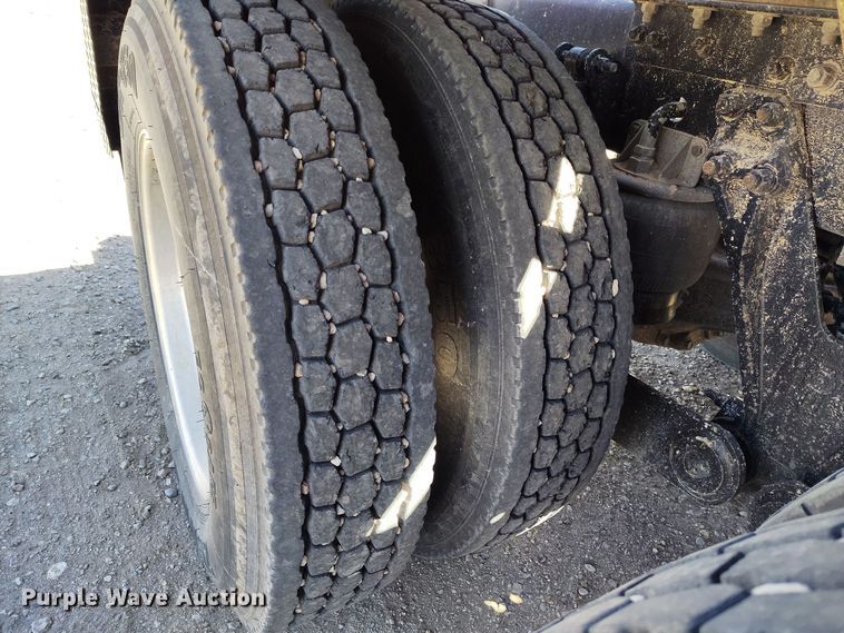 image for item DV6662 2017 Kenworth  semi truck