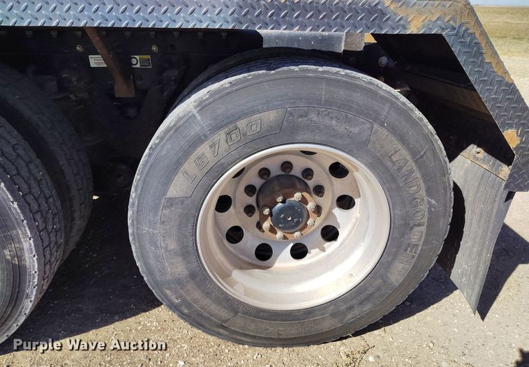 image for item DV6662 2017 Kenworth  semi truck