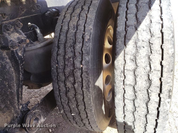 image for item DV6662 2017 Kenworth  semi truck