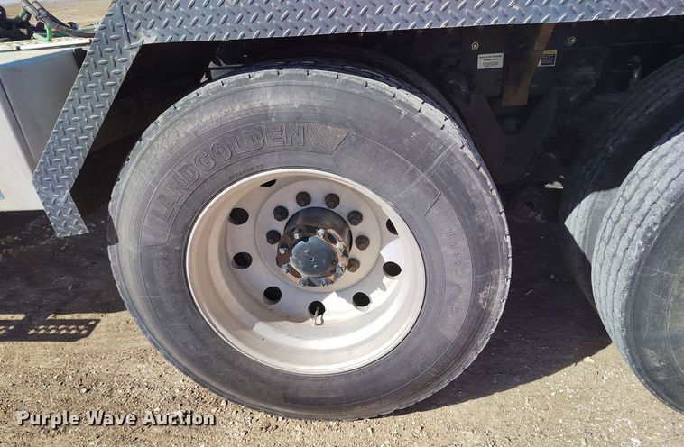 image for item DV6662 2017 Kenworth  semi truck