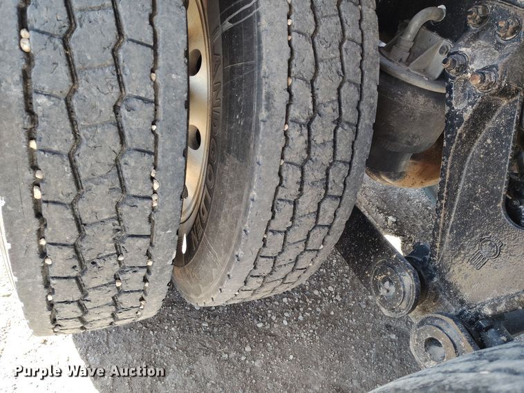 image for item DV6662 2017 Kenworth  semi truck