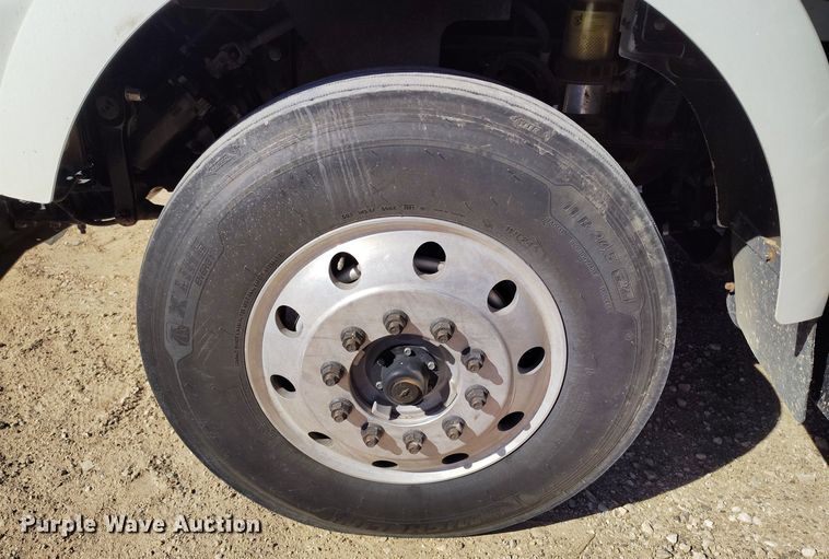 image for item DV6662 2017 Kenworth  semi truck