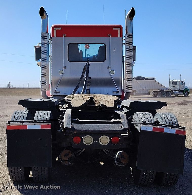 image for item DV6663 2011 Kenworth  T800 semi truck