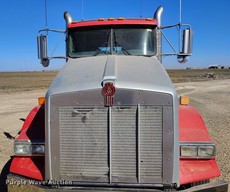 image for item DV6663 2011 Kenworth  T800 semi truck