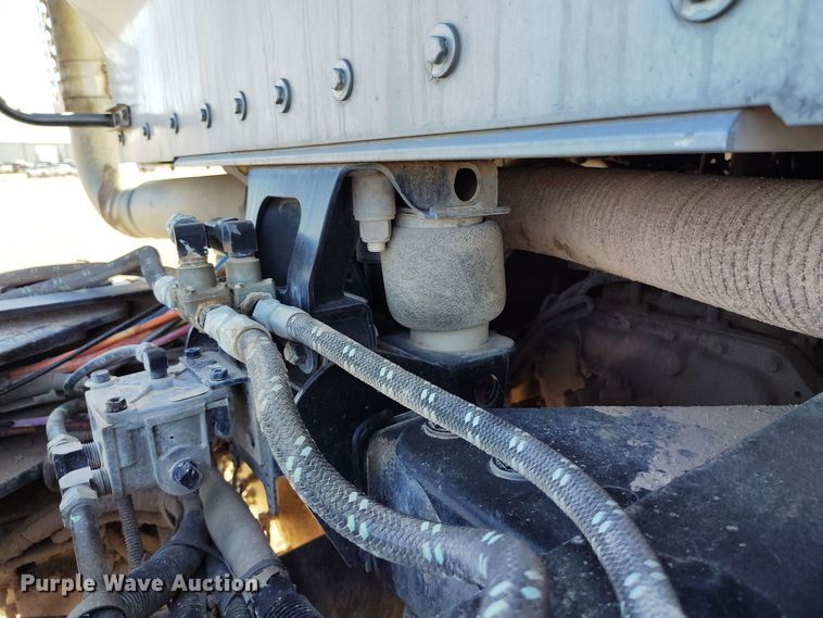 image for item DV6663 2011 Kenworth  T800 semi truck